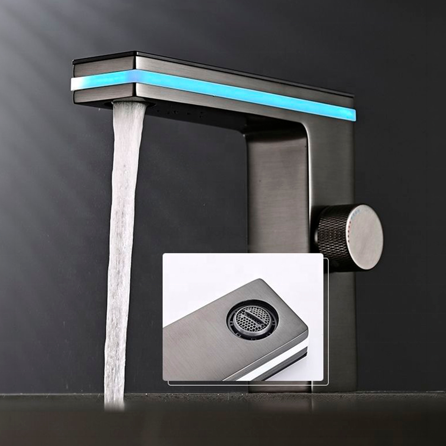 Grifo moderno para lavabo con pantalla LED, luz ambiental de 270º, funcionamiento hidroeléctrico e indicador de temperatura.