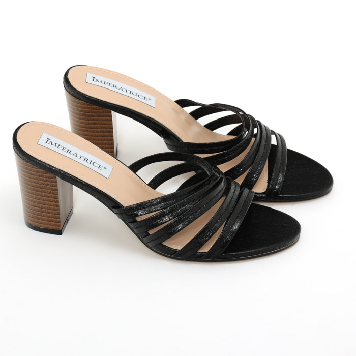 Sandali in simil pelle laminata con tacco comodo