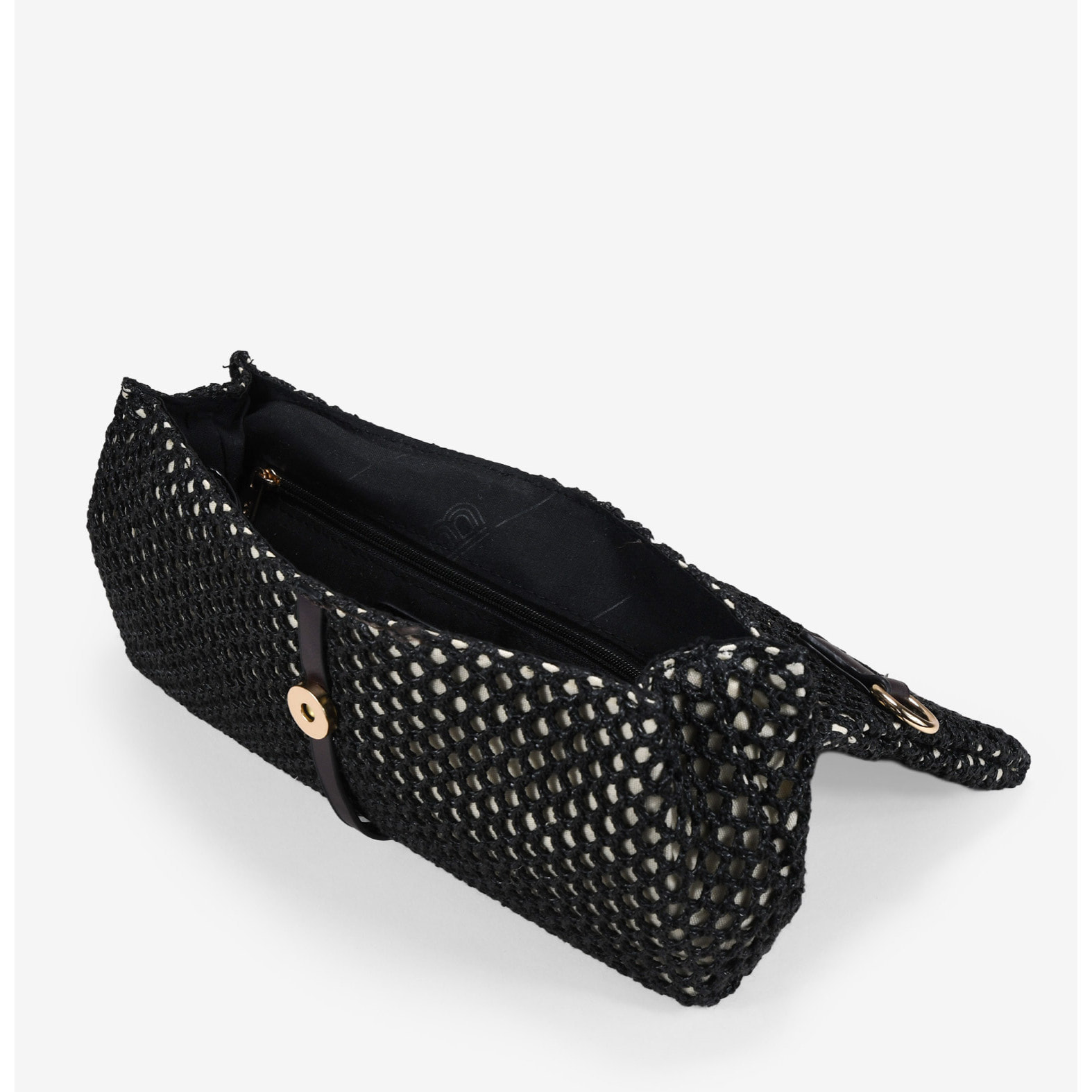 Bolso bandolera negro con malla de rafia