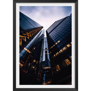 Affiche london au pied des tours Affiche + cadre en bois - Noir