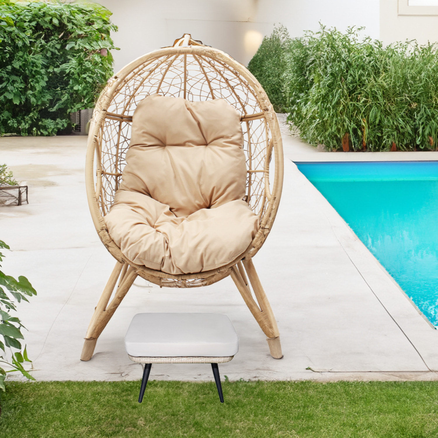 Ensemble d'extérieur : fauteuil suspendu effet rotin et repose-pieds avec coussin beige JIMMY