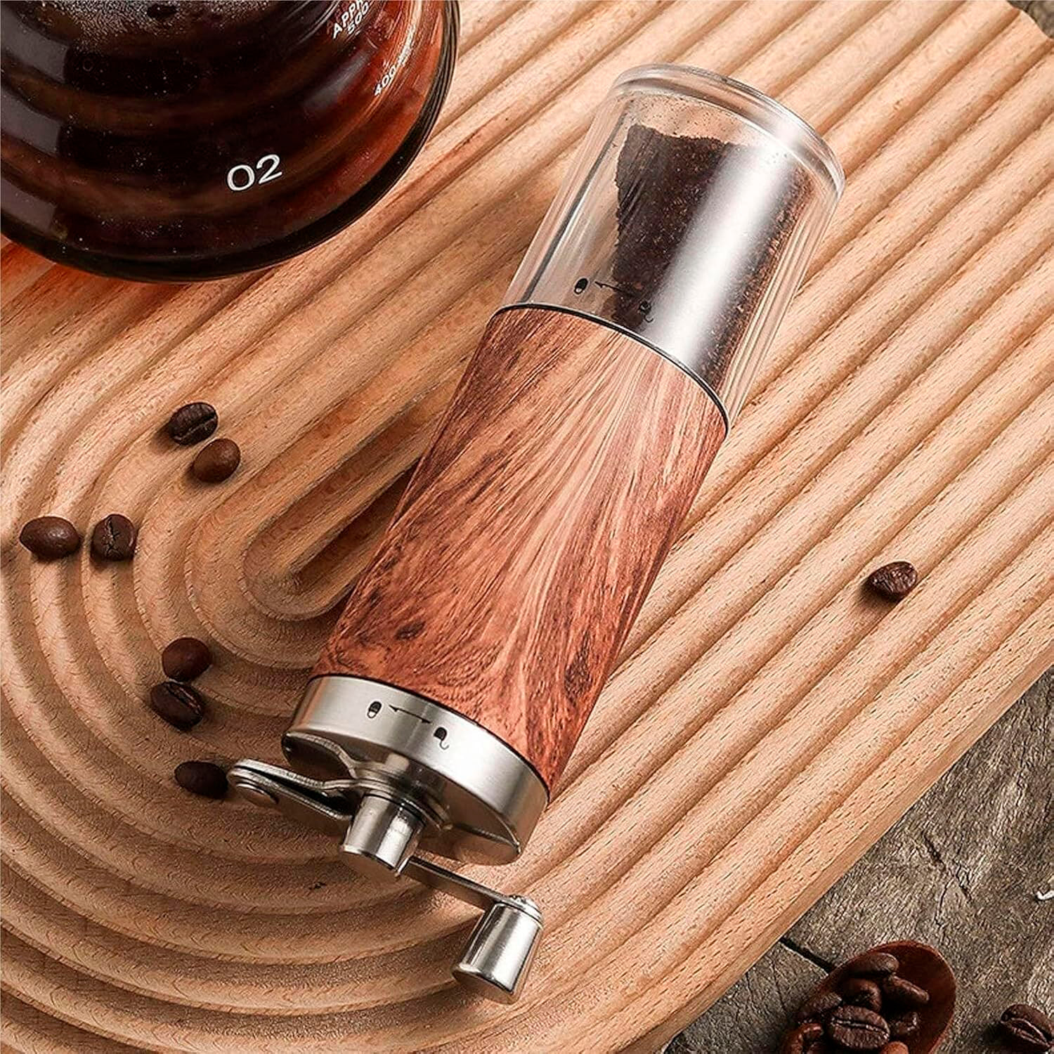 Molino de café manual con fresa cónica de cerámica ajustable y ruleta para controlar el grosor del molido.
