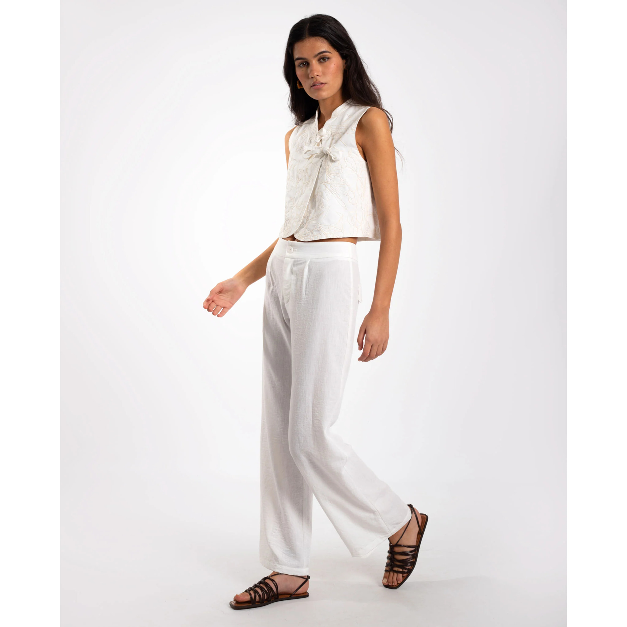 Pantalón recto de mujer fluido con cierre frontal