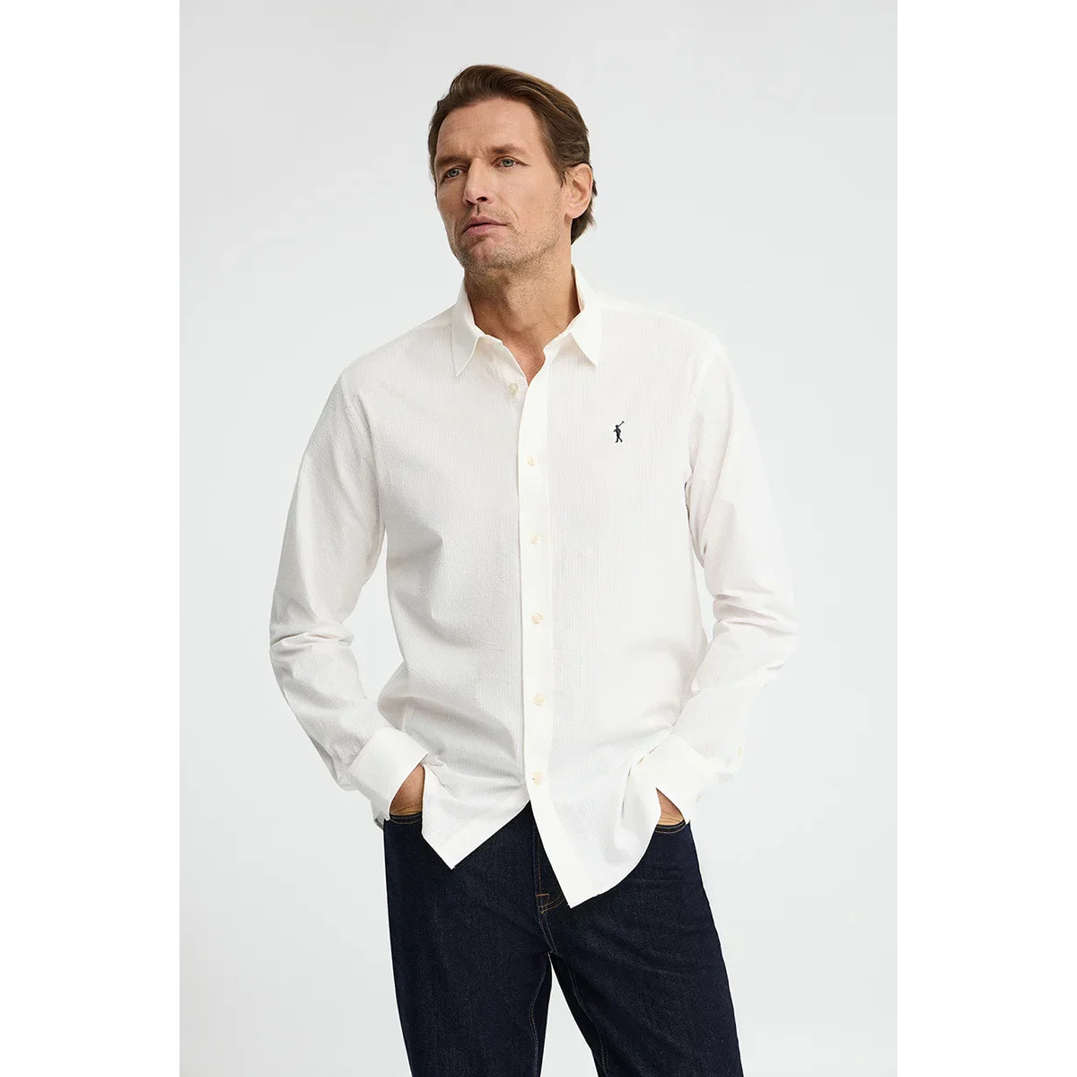 Camisa blanca con efecto arrugado de corte regular con logo Rigby Go