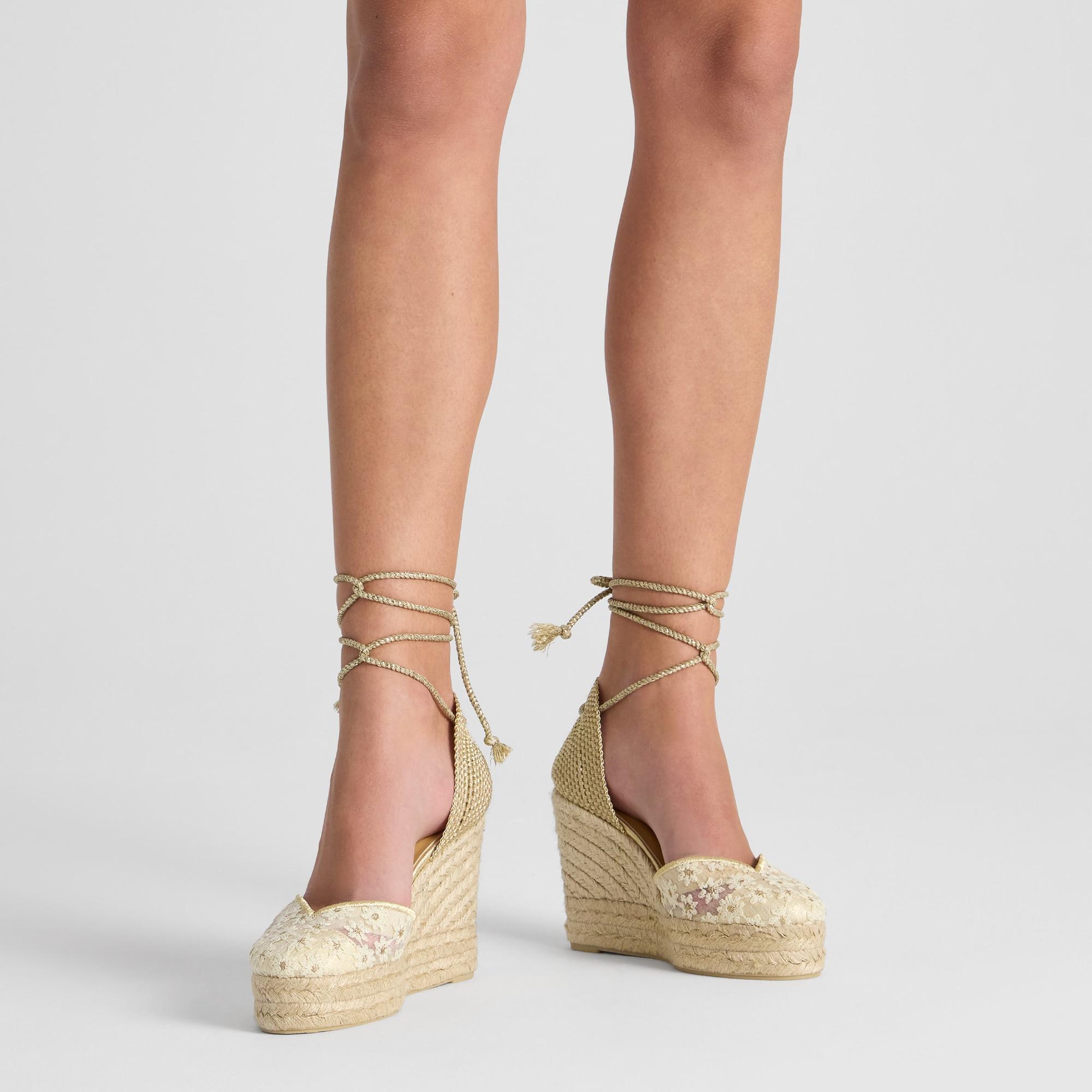 Alpargata Clair cuña de yute con doble plataforma, motivo floral bordado y toque dorado