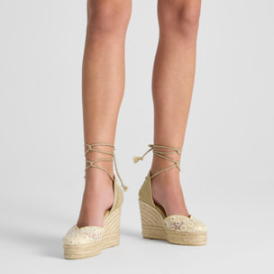 Alpargata Clair cuña de yute con doble plataforma, motivo floral bordado y toque dorado
