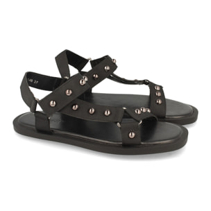 Sandalia Plana con Tachuelas y cierre autoadherente