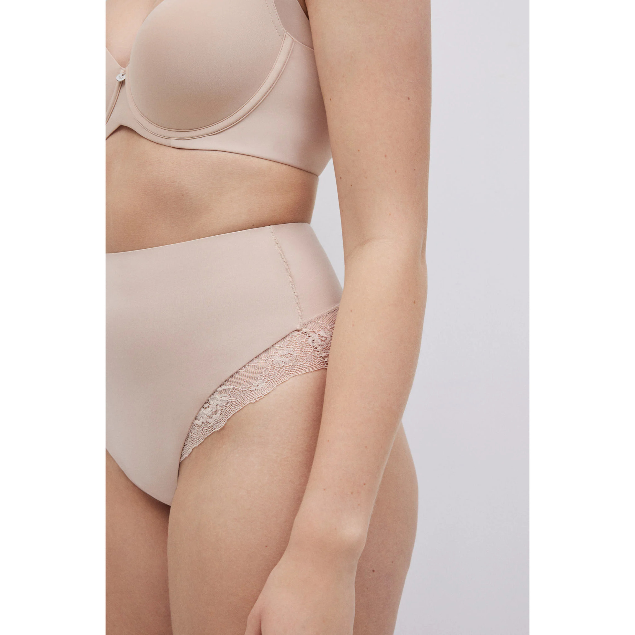 Perizoma in pizzo a compressione media beige