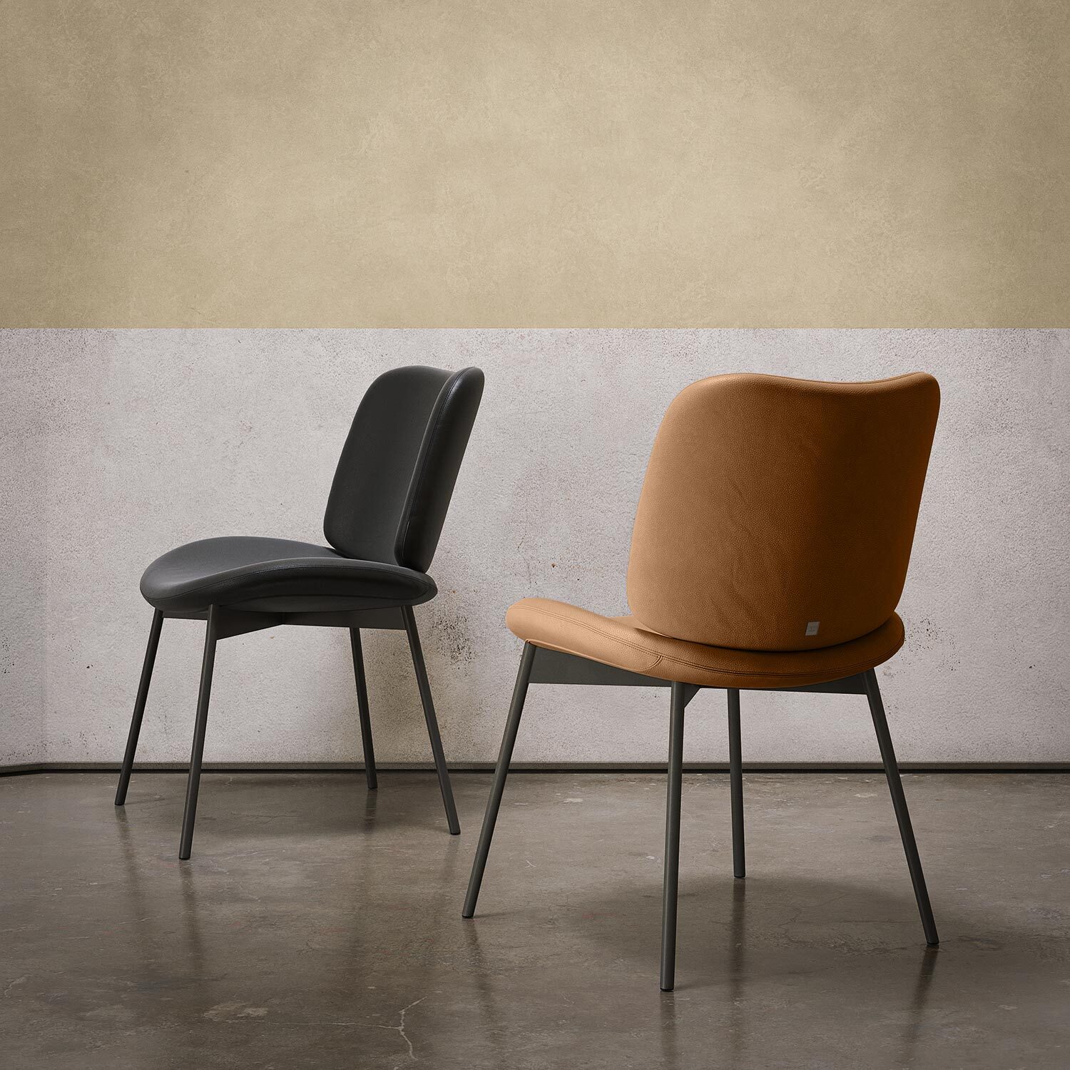 SET DI 2 SEDIE MAKO - STRUTTURA GRIGIO CARBONE, PELLE COGNAC