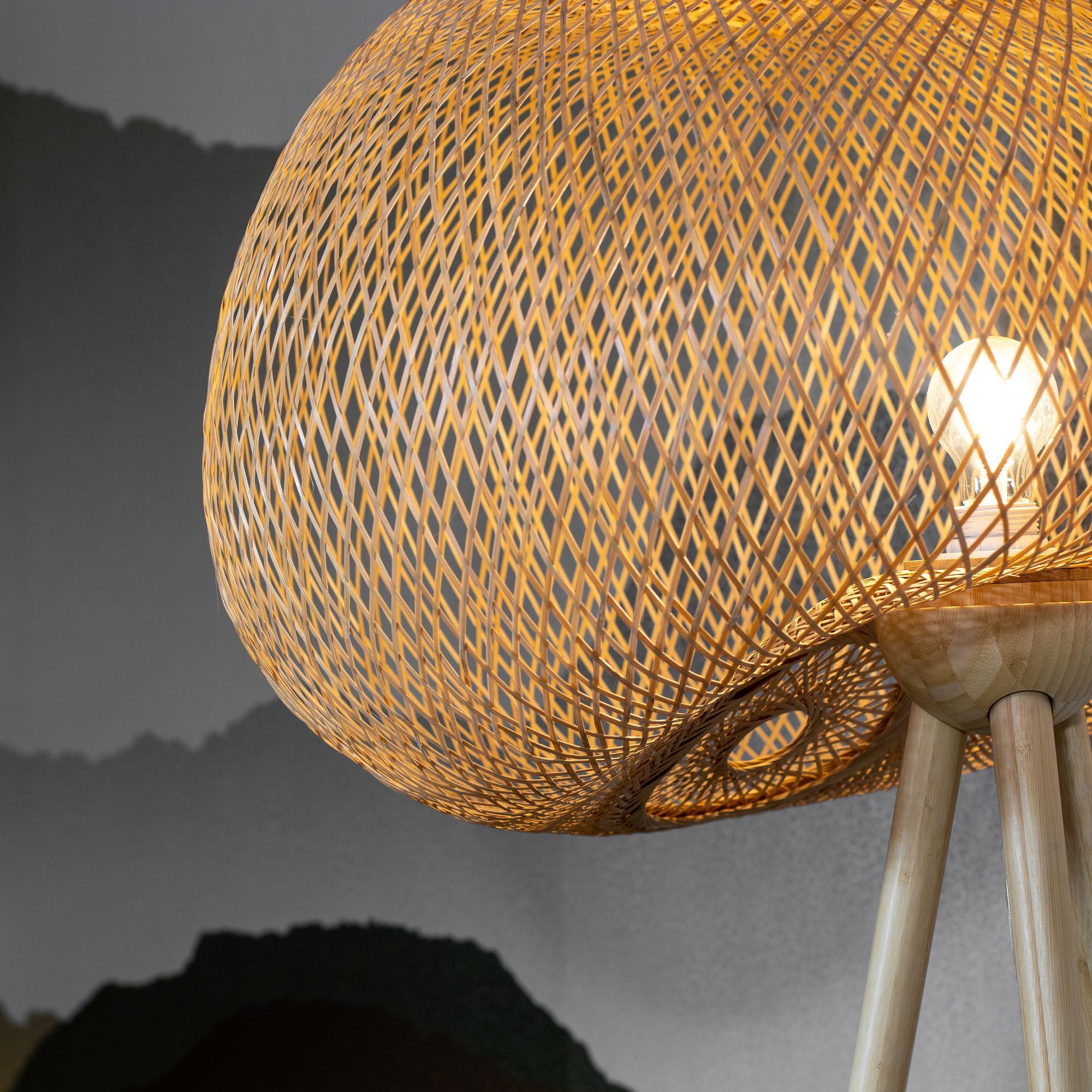 LAMPADAIRE EN BAMBOU PIEDS EN BOIS Ø 60 CM X 165 CM LIPS