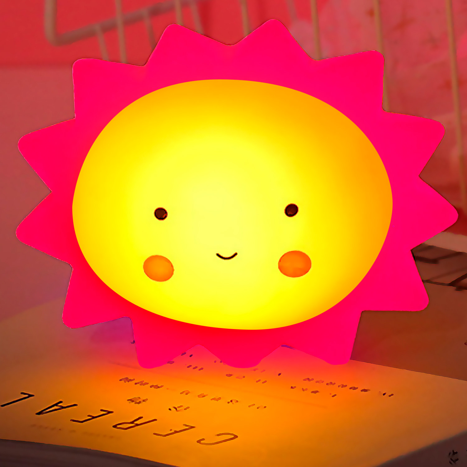 DAM Luz led infantil nocturna quitamiedos. Diseño Sol bicolor. 15x7,2x12 Cm. Color: Rosa Oscuro