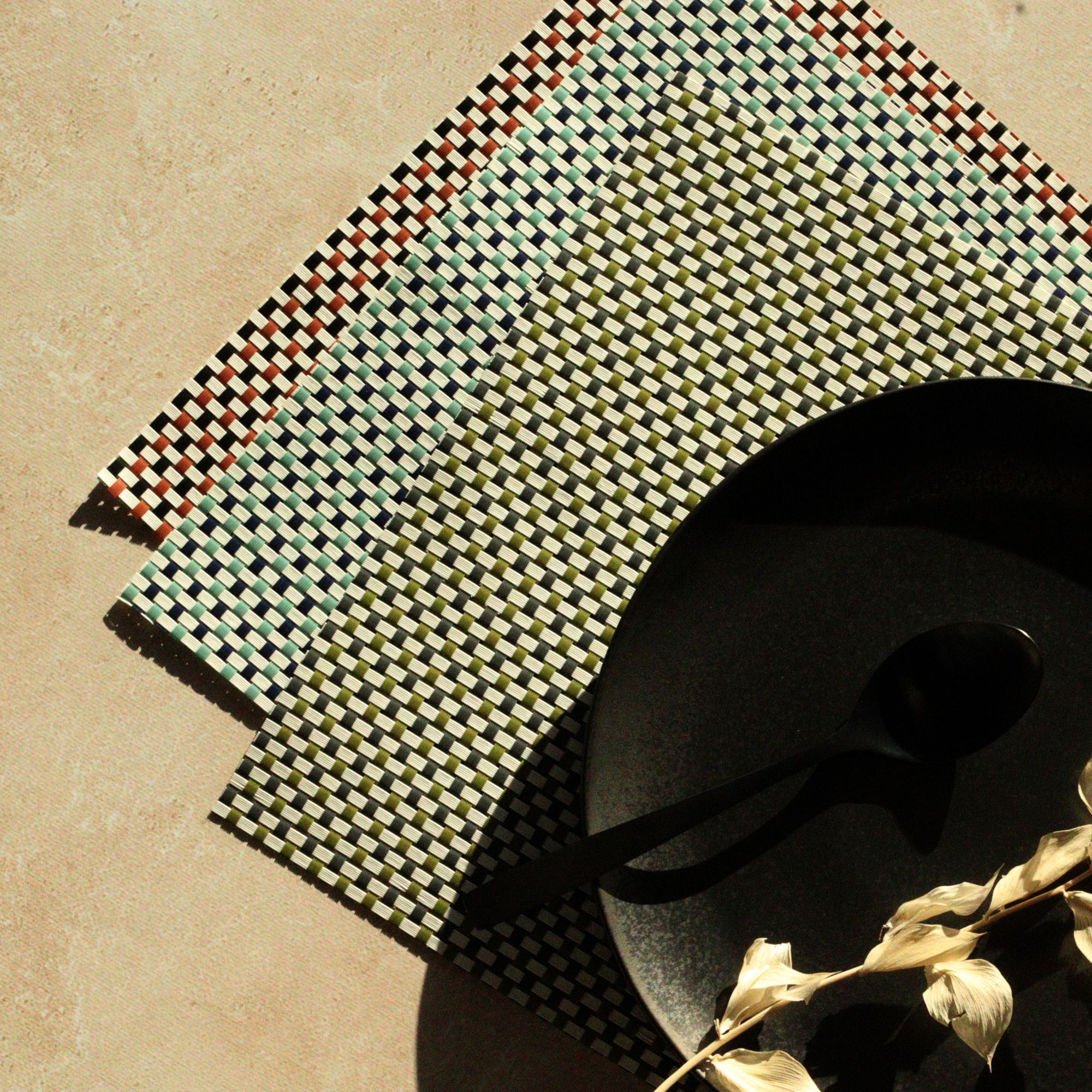 Lot de  6 sets de table tissé en PVC vert 45x30cm