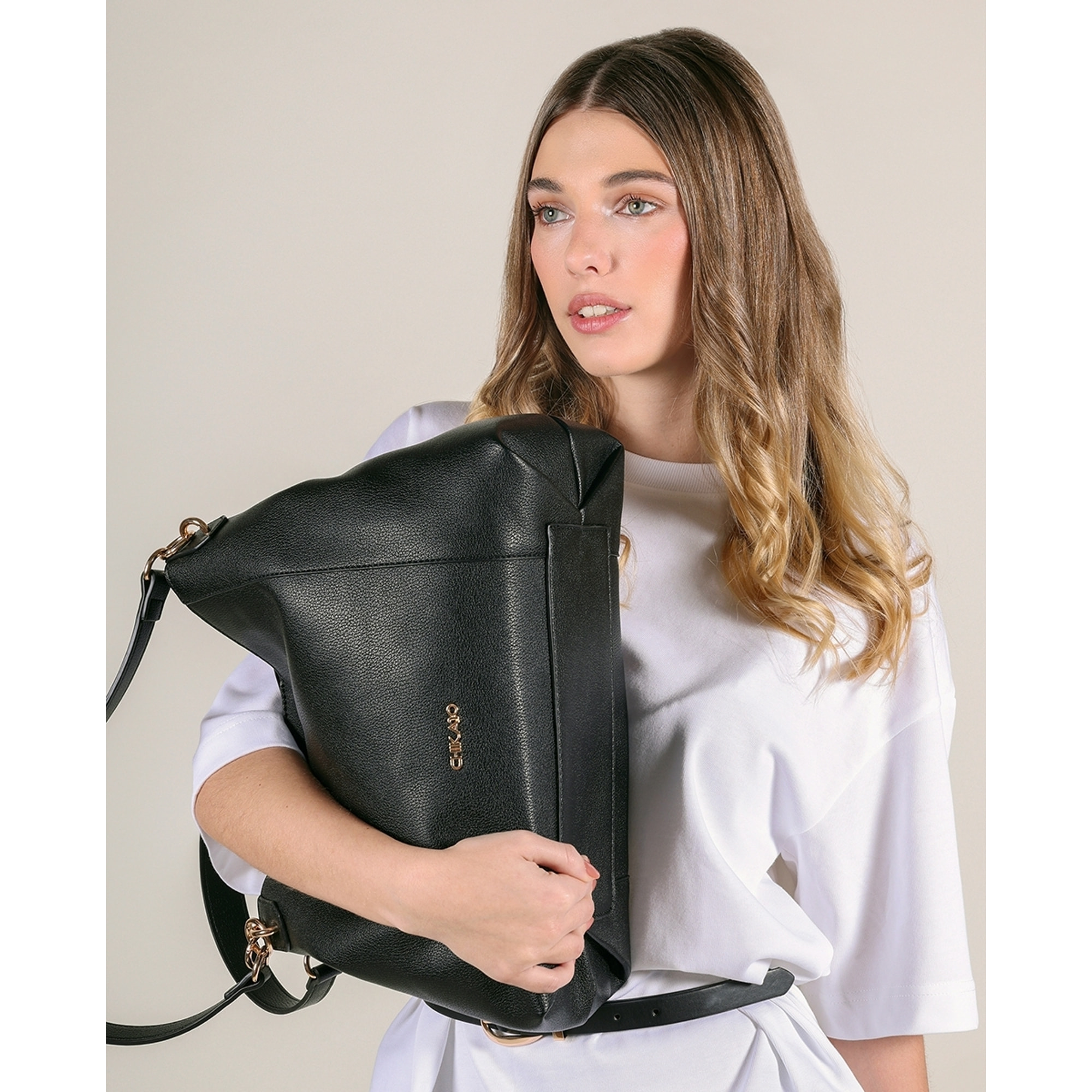 Bolso - Negro - Medida: 36 cm x 27 cm x 14 cm