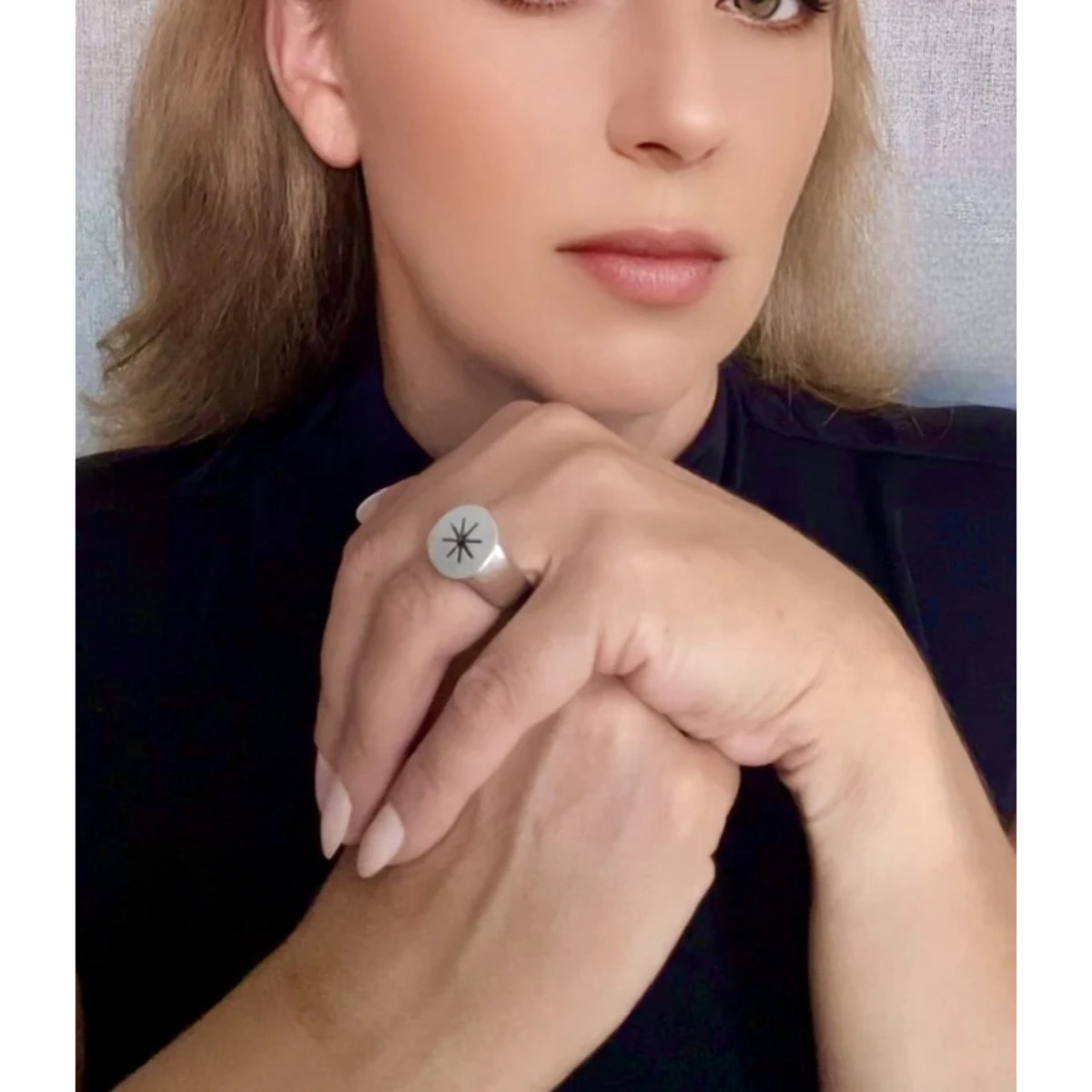 Anillo Sello Estelar en plata chapado 10µ