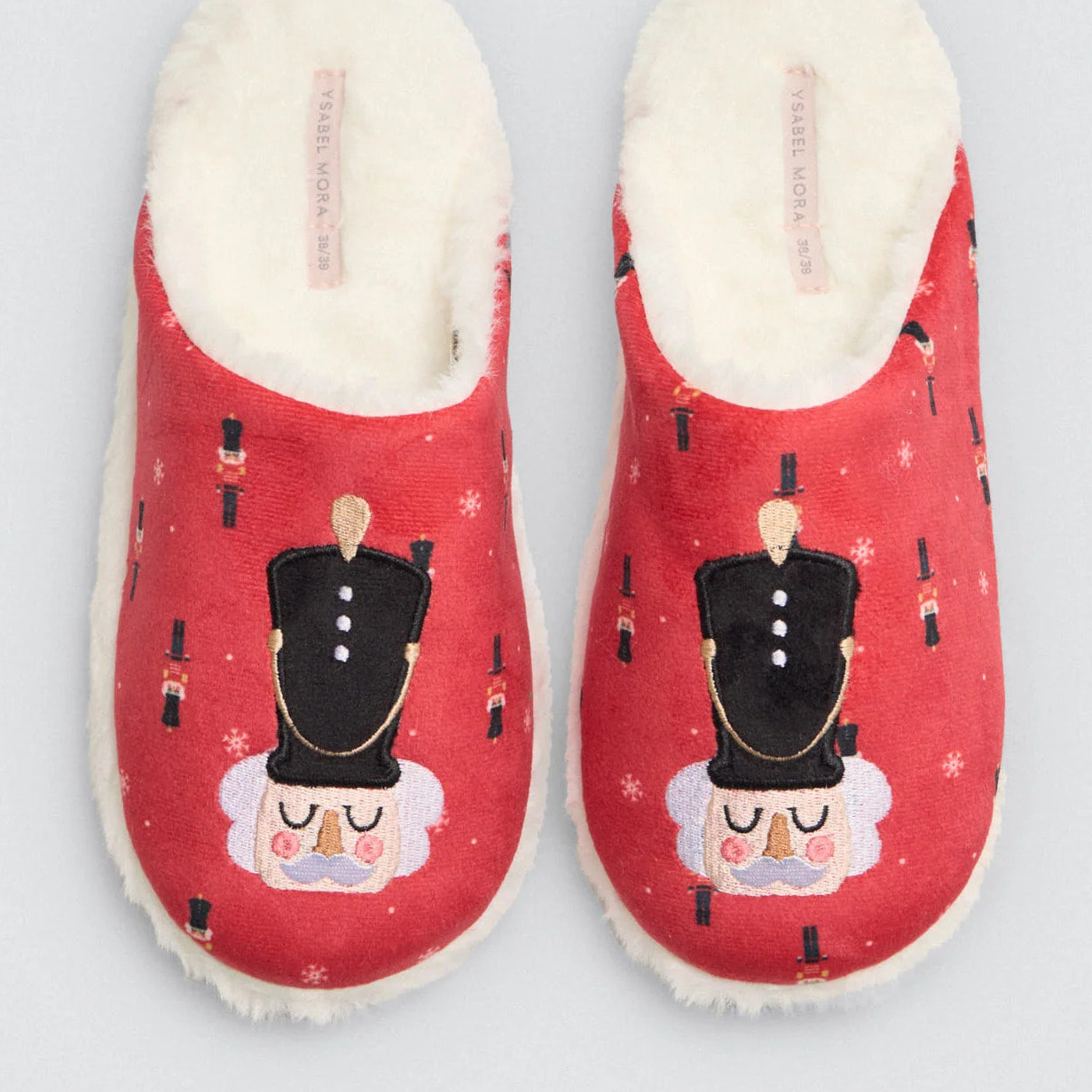 Sneakers da donna con stampa schiaccianoci