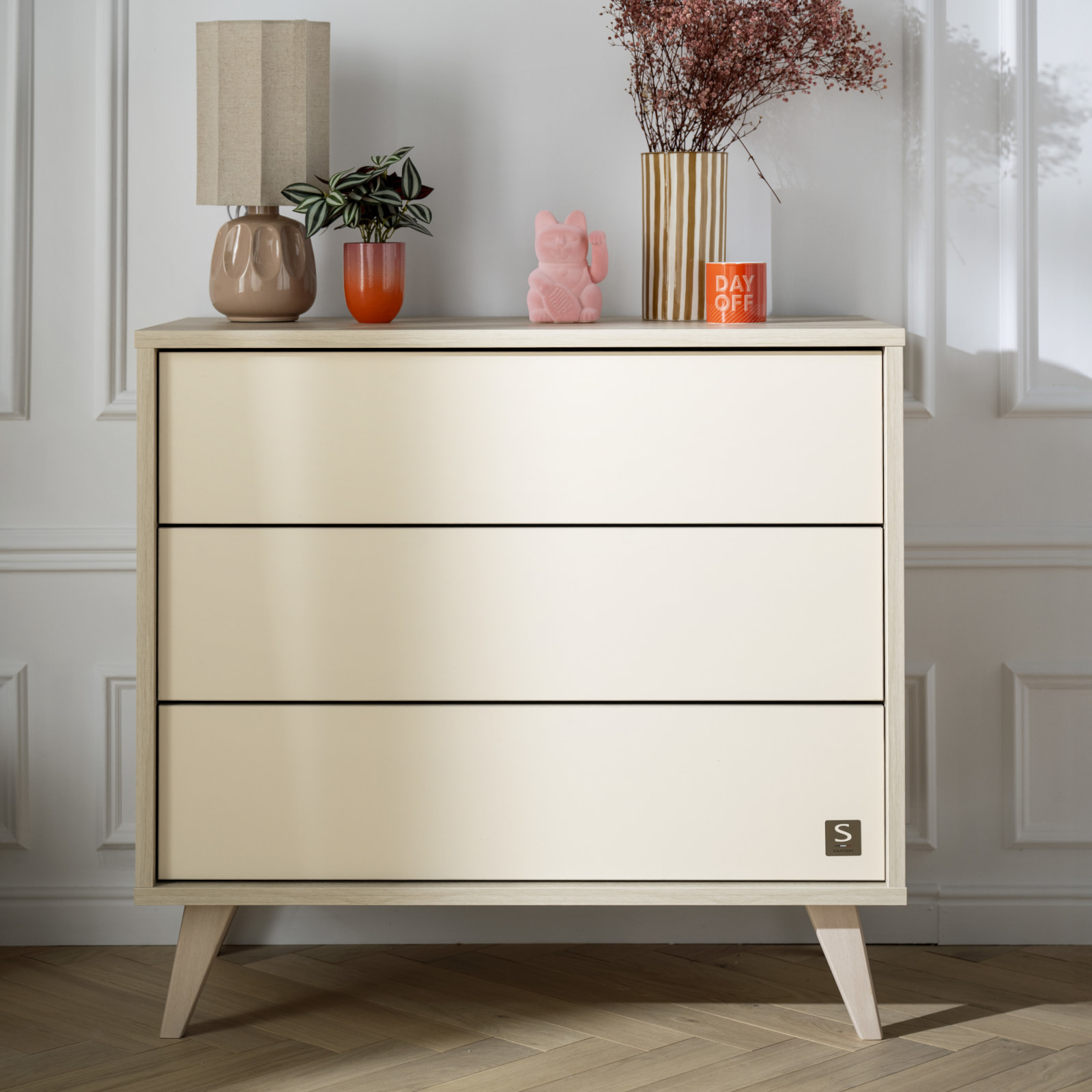 Commode 3 tiroirs sur pieds bois obliques
