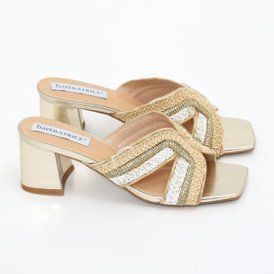 Sandali in simil pelle con tacco comodo quadrato ed applicazione strass