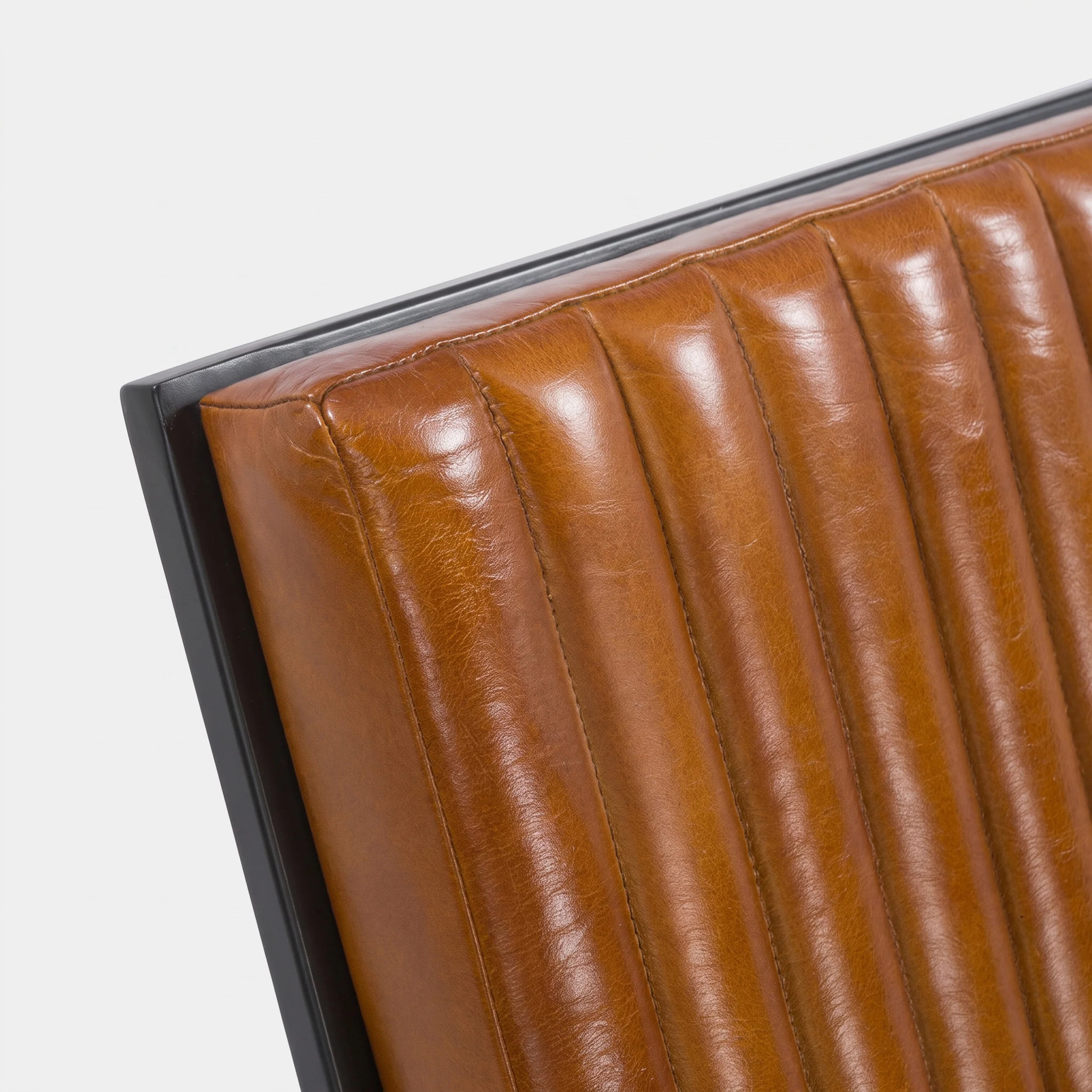 Fauteuil en cuir de buffle marron - Gustave