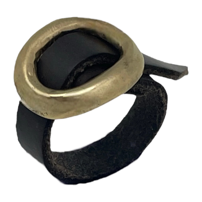 Anillo piel marrón y pieza hebilla en dorado