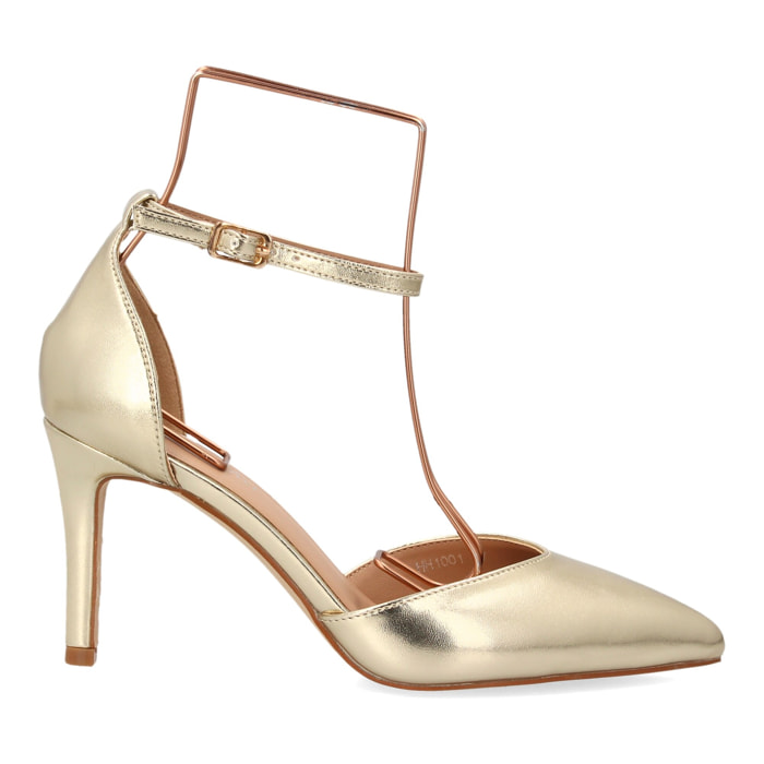 Zapatos elegantes de tacón fino para mujer.