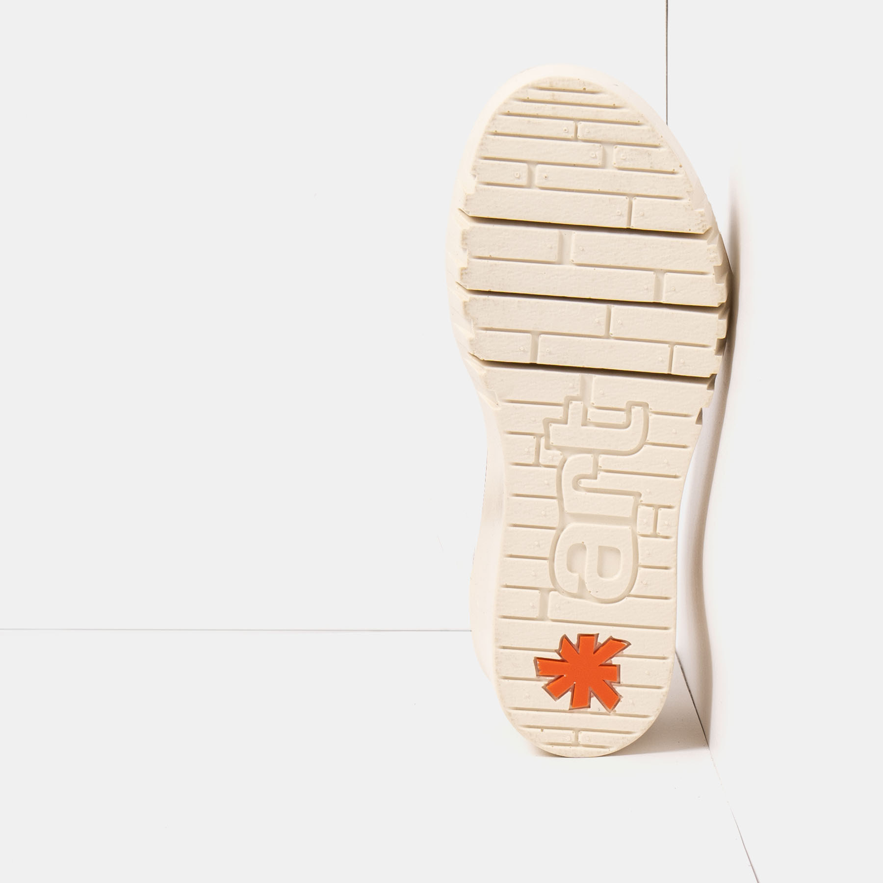 Sandalia de cuña 2083 NOBUCK CREAM/ CATANIA color Cream