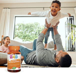 PEDIAKID - Gommes Multivitaminées - Formule Naturelle au Délicieux Arôme de Cerise - Contribue à la Réduction de la Fatigue - Soutient les Défenses Naturelles de l'Organisme - 60 gommes