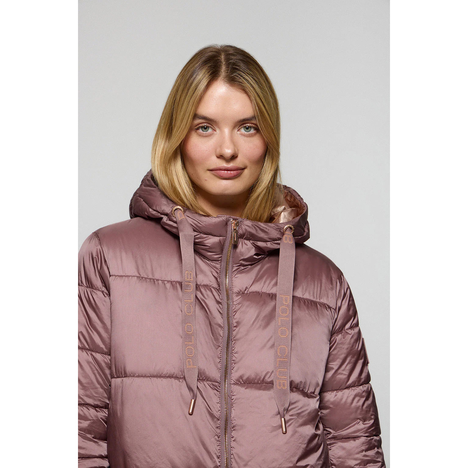 Chaqueta rosa taupe larga y acolchada Rose de capucha fija y detalles Polo Club