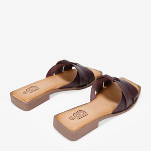 Sandalias planas marrones en piel