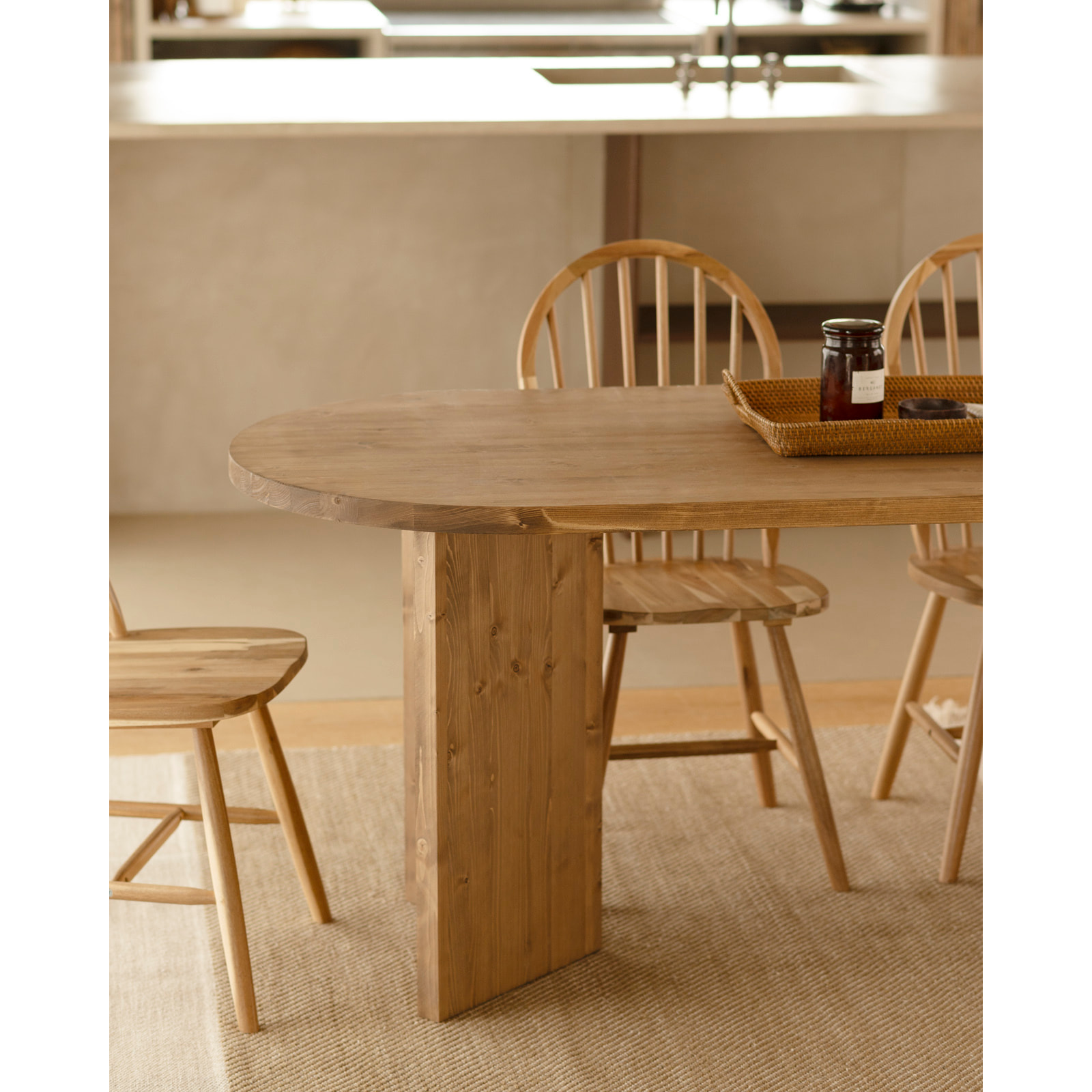 Table à manger en bois massif ton chêne foncé en différentes tailles