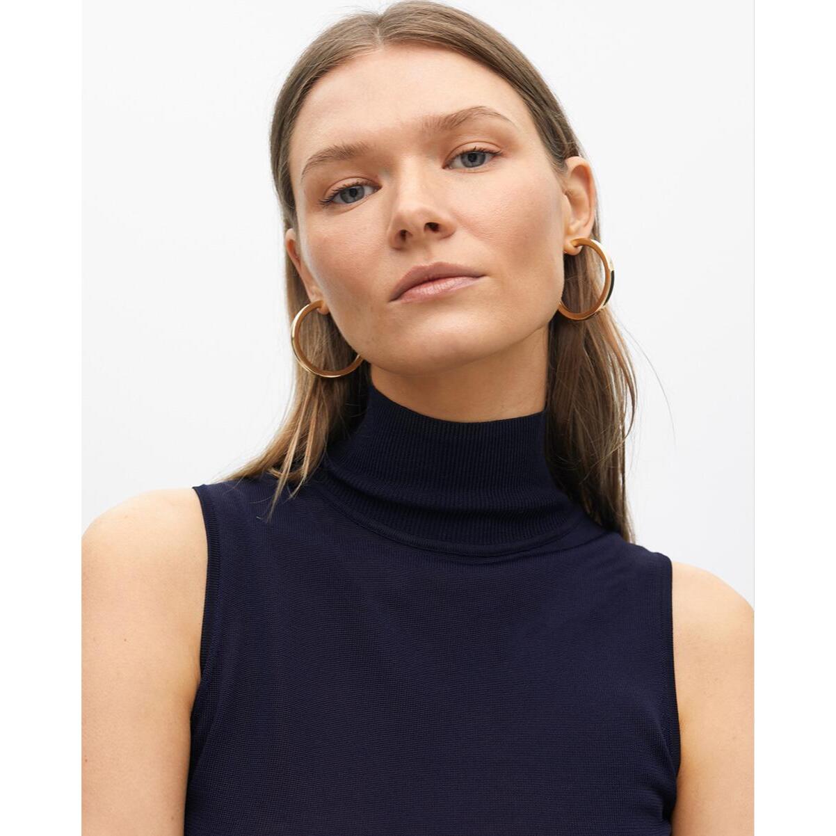 Top senza maniche collo alto in maglia