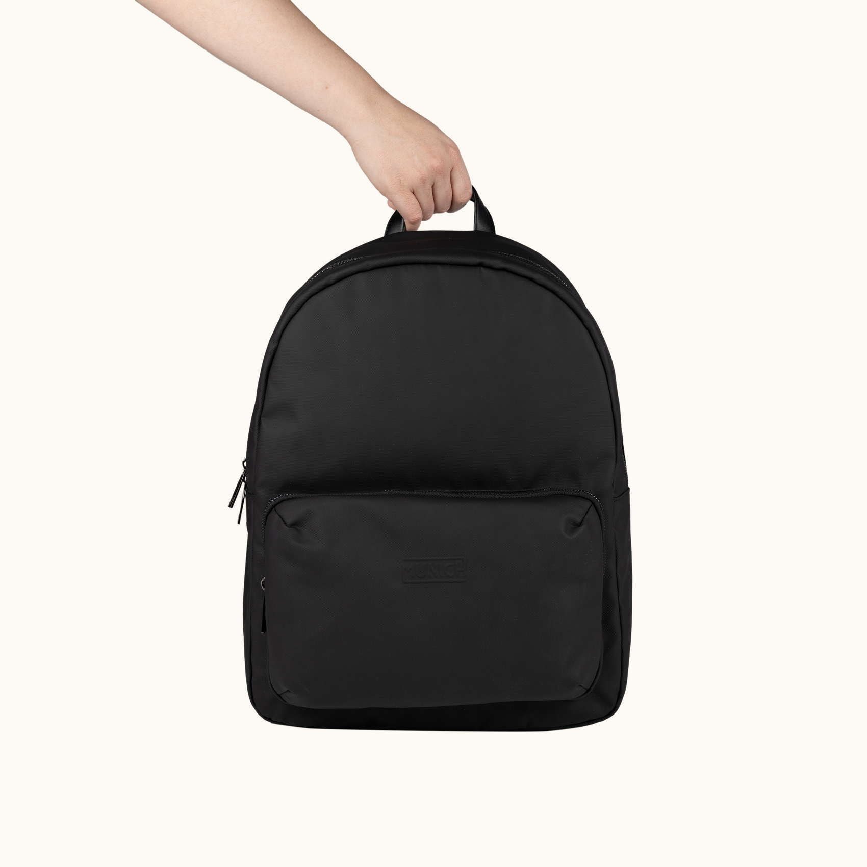 Mochila sostenible urbana negra PEAK RECYCLED BACKPACK