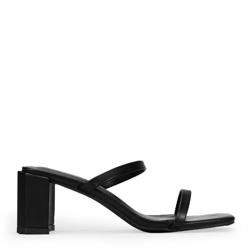 Sandalias negras con tacón