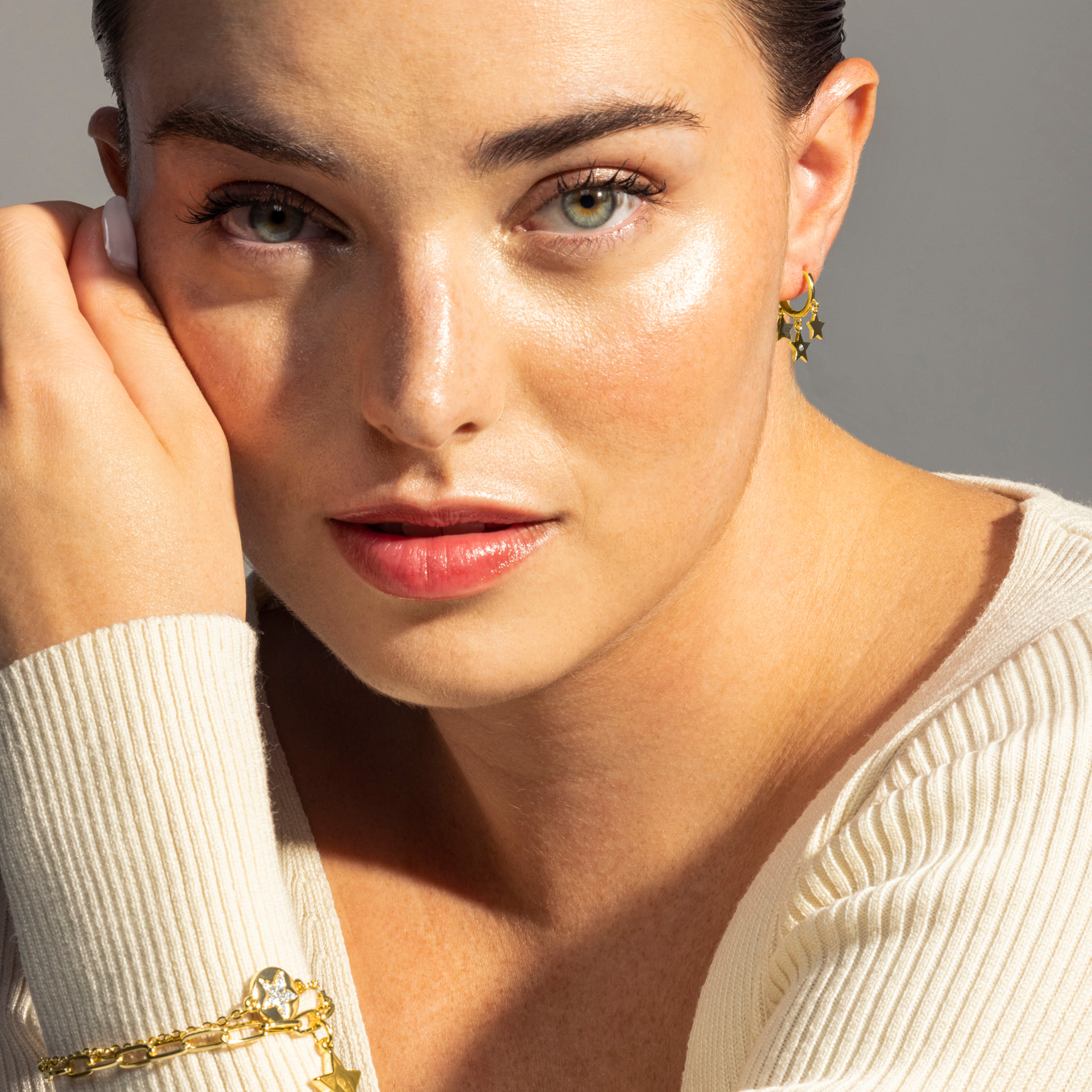 Pendientes de Circonita Brillante acabados en oro amarillo de 18K