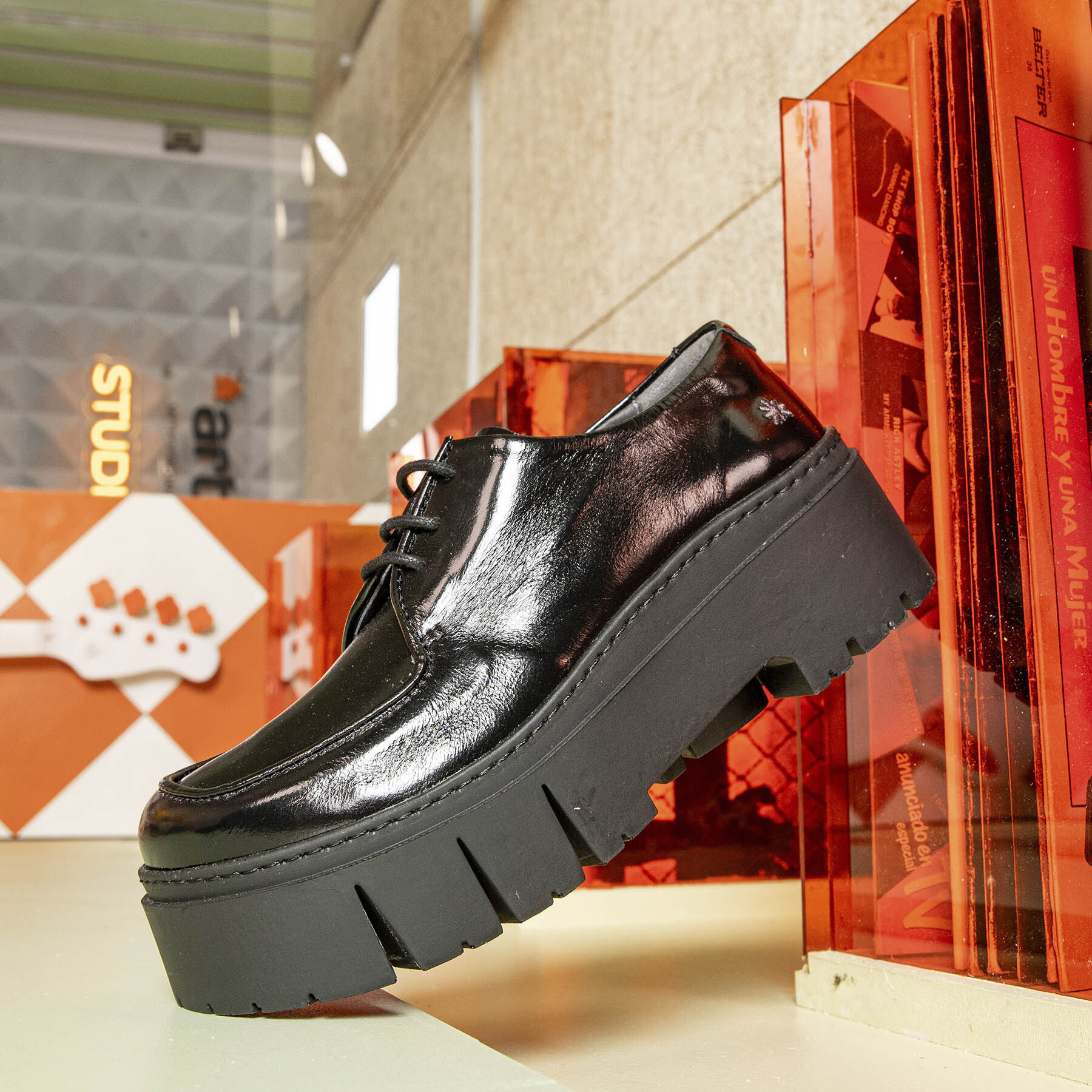 Zapatos 1764 NAPPA SHINNY BLACK / LEEDS color Black