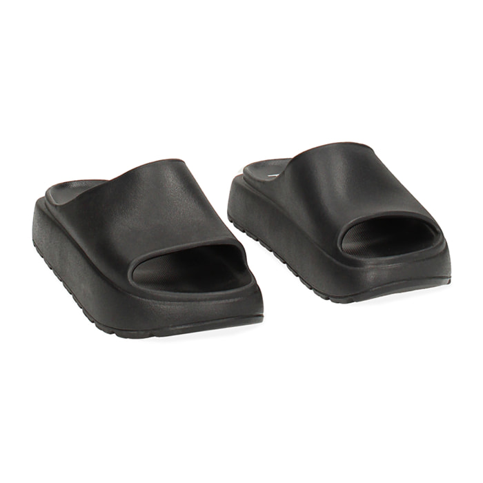 Sandalias de playa negras en PVC