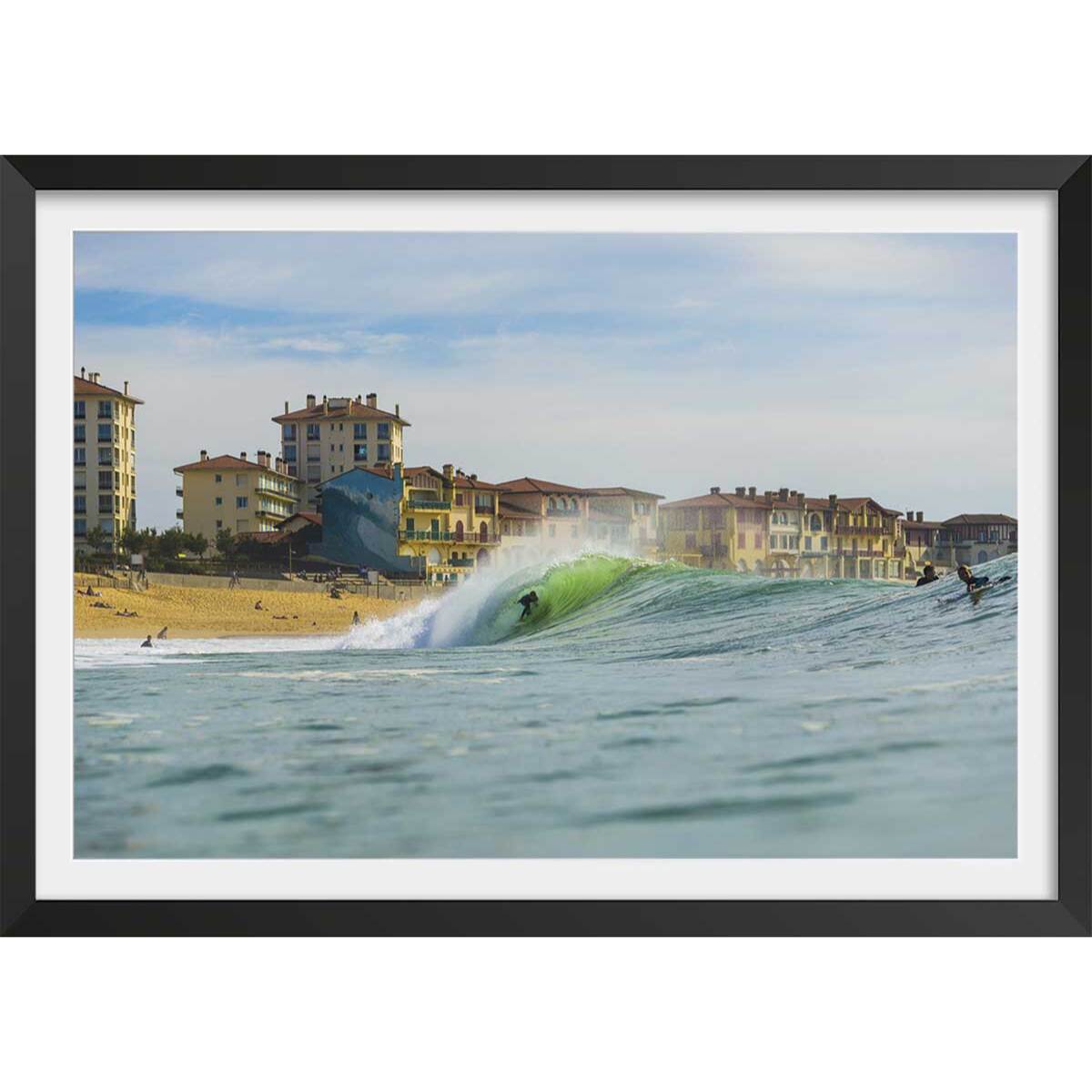 Affiche photo tube sur la centrale hossegor beach Affiche + cadre en bois - Noir