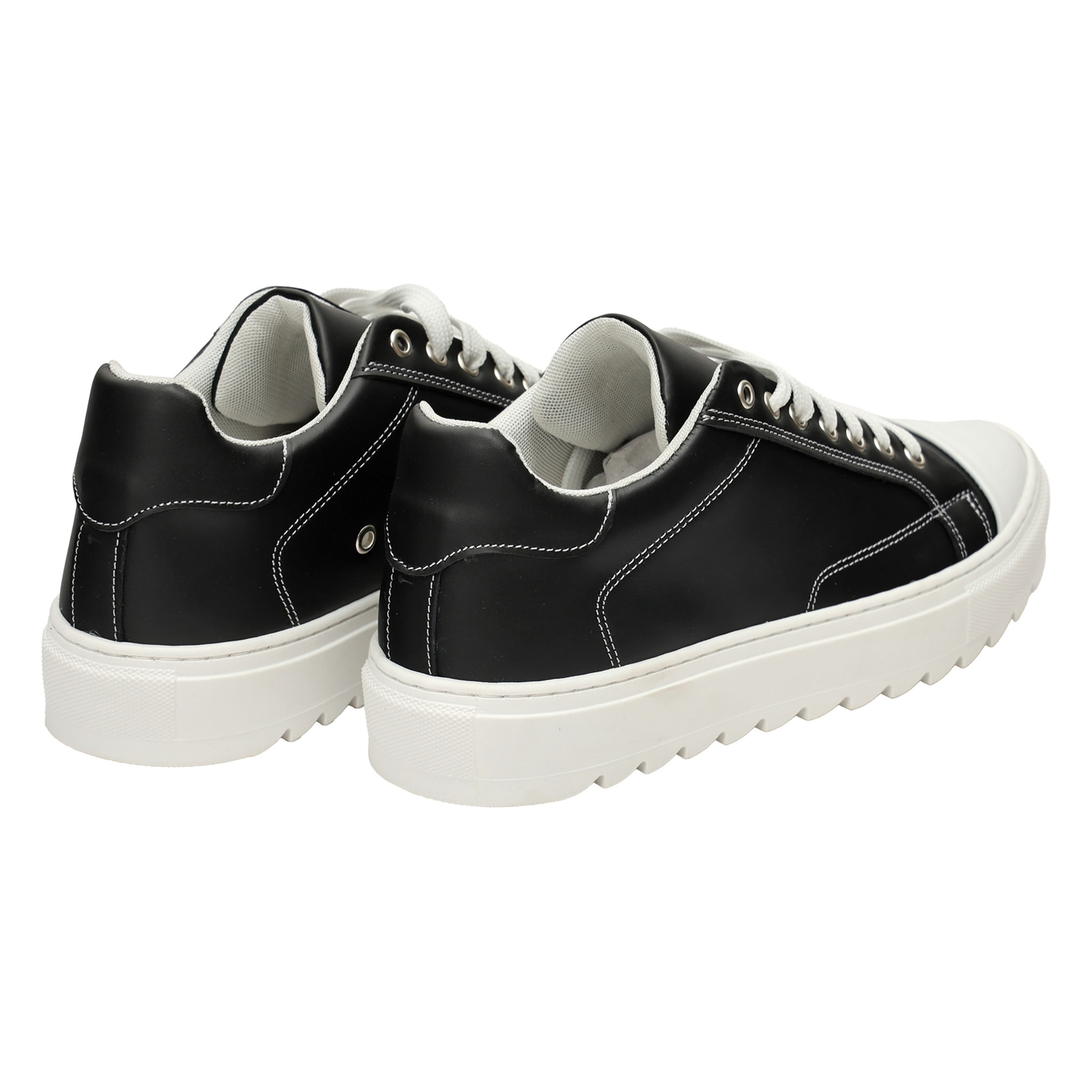 Sneakers in pelle con fondo in gomma