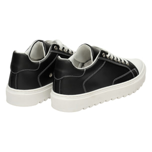 Sneakers in pelle con fondo in gomma