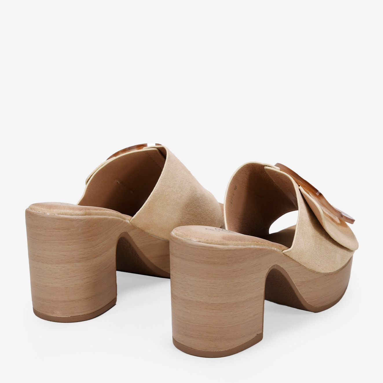 Sandalias de tacón arena con hebilla marmolada