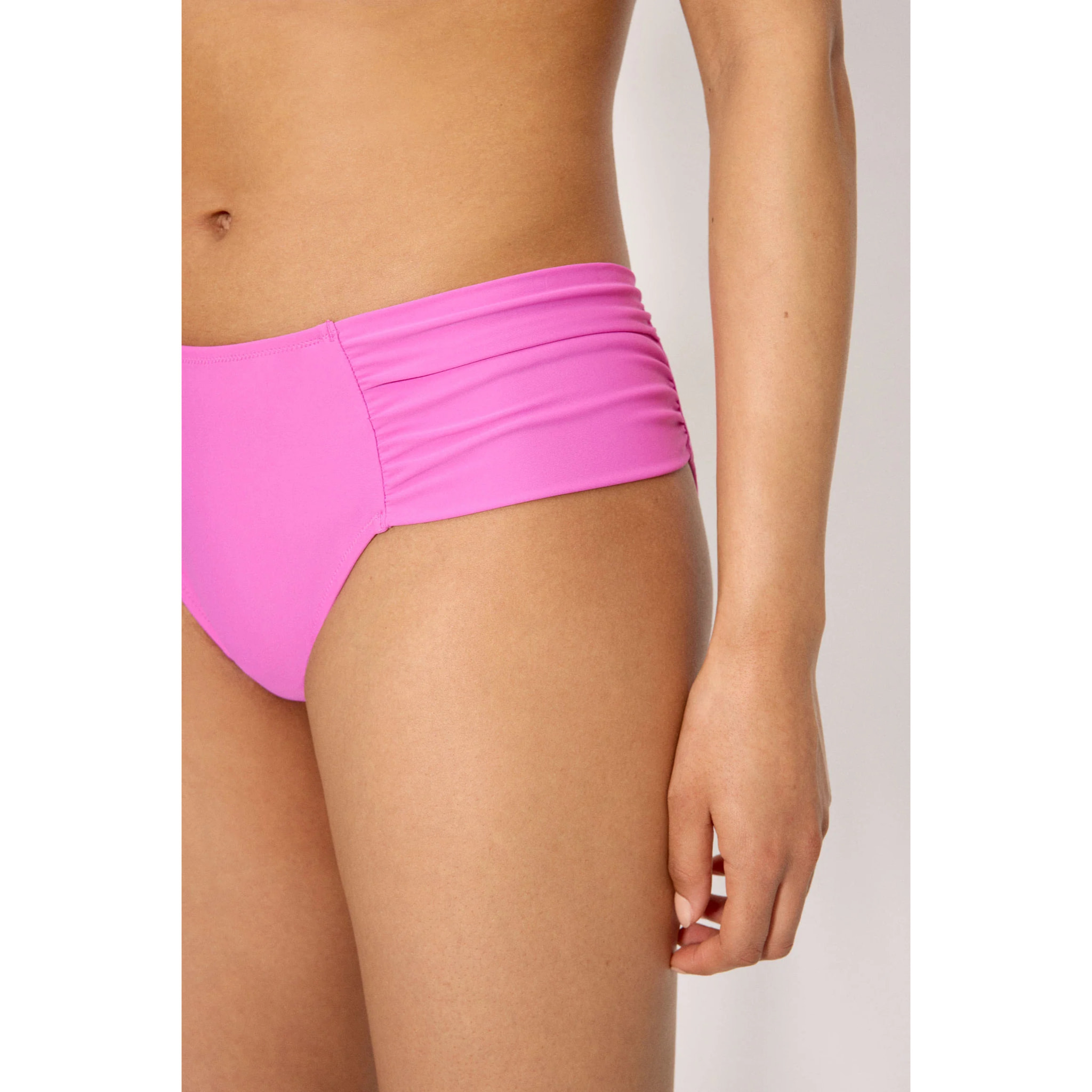 Slip bikini midi modellante Rosa