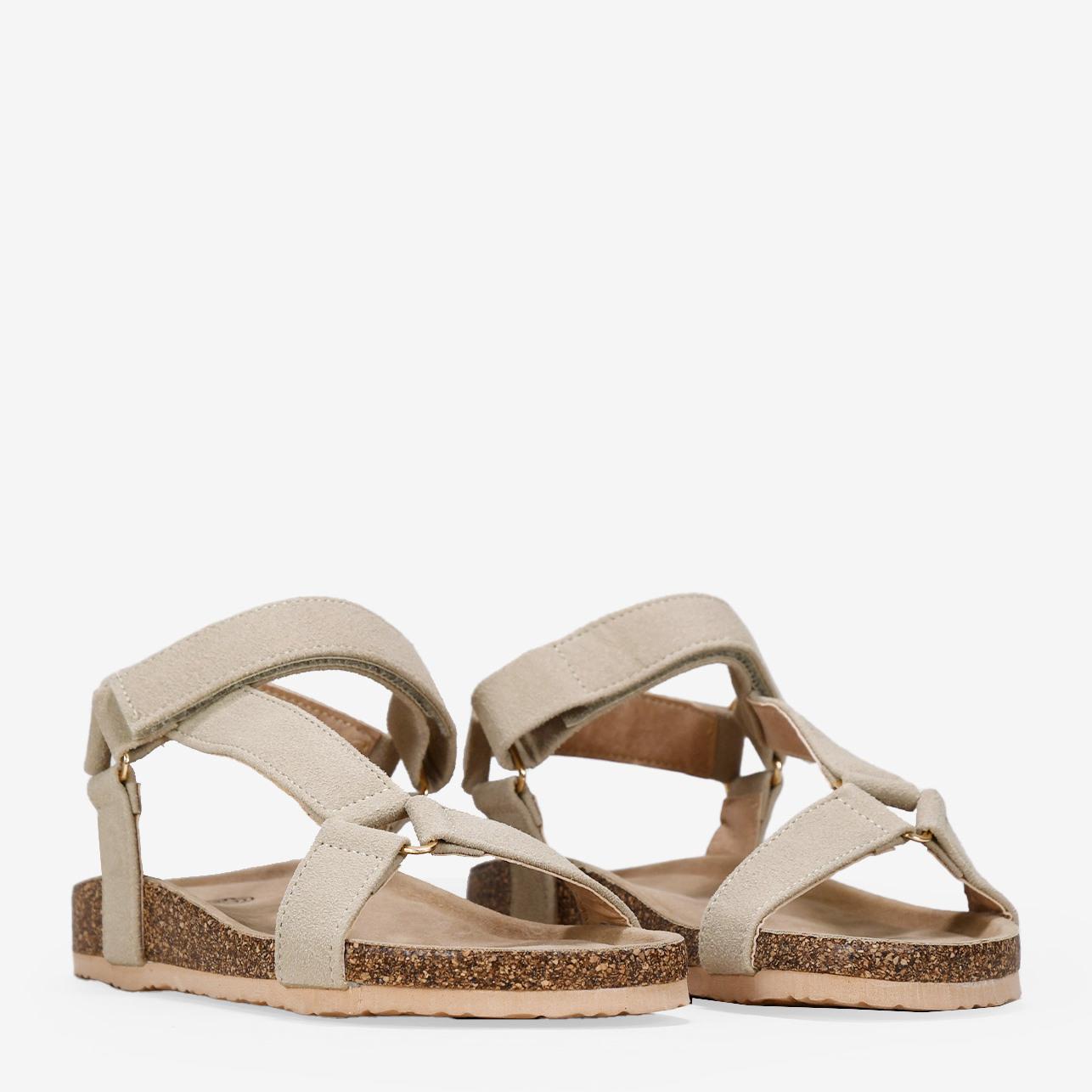 Sandalias deportivas beige con suela de corcho y velcro