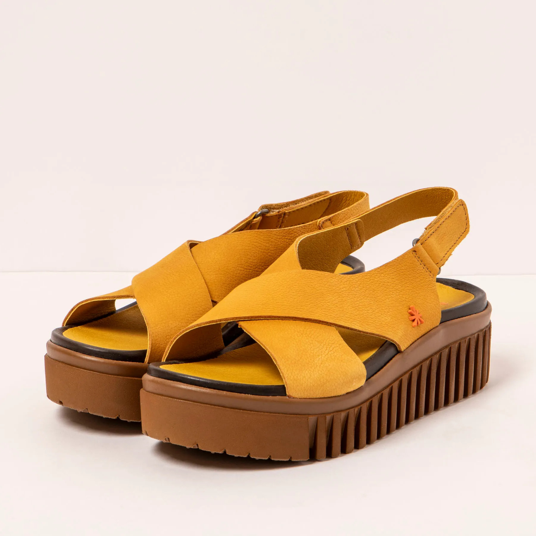 Sandalia de cuña 1574 NOBUCK HONEY/BRIGHTON color Honey