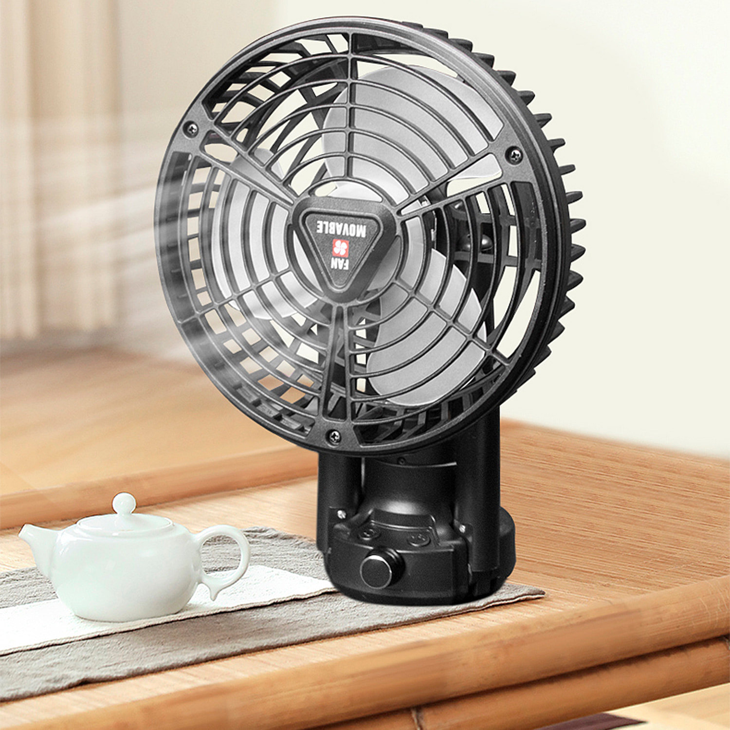 Ventilador x77 con LED con 7 luces, velocidad regulable y 3 niveles de luz. Oscilación de 120º y ángulo ajustable de 1800º. Con tripode, gancho para colgar y powerbank de 7800mAh.