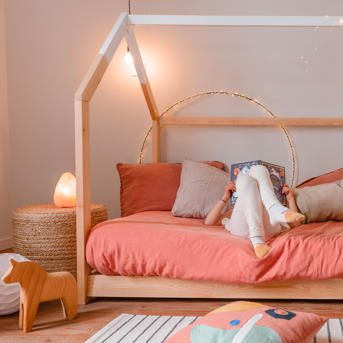 Lit cabane enfant Céleste bois massif et barrière bois  - Hypnia
