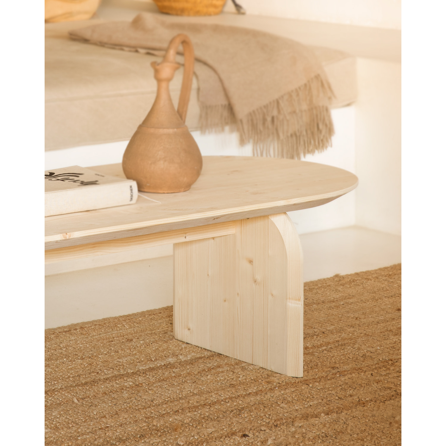 Table basse ovale en bois massif ton naturel en différentes tailles