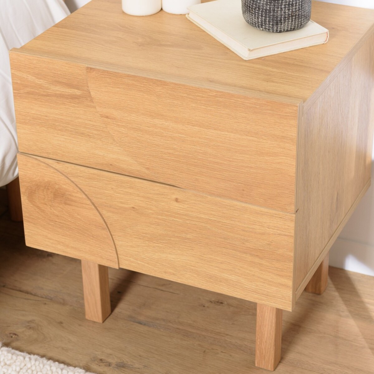 ETHAN - Table de chevet bois 2 tiroirs motif arrondi couleur naturelle