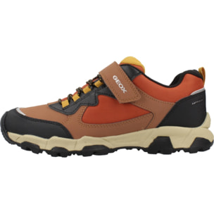 Zapatillas Niño de la marca GEOX  modelo J MAGNETAR MARRON