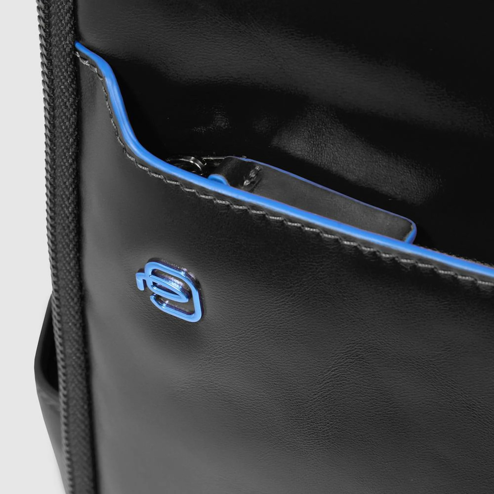 Piquadro Zaino da viaggio fast-check porta pc e iPad® con protezioni antiurto e RFID, personalizzabile