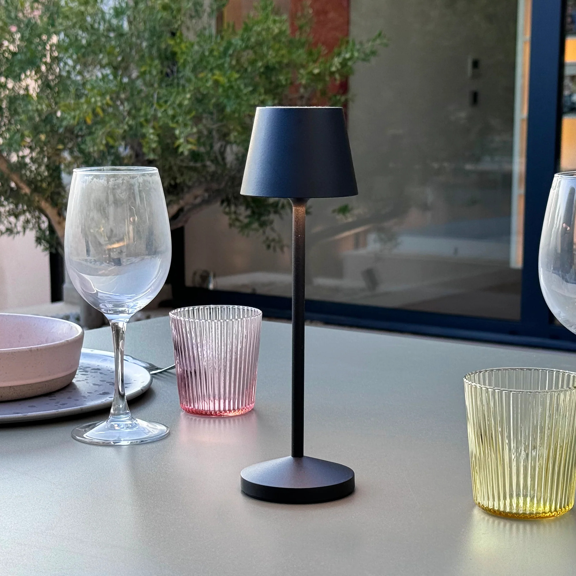 9 Lampes de table EMILY Noir + base de chargement