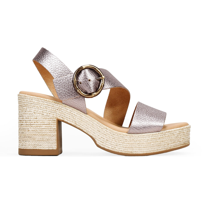 Sandalias de piel metalizadas con tacón y hebilla